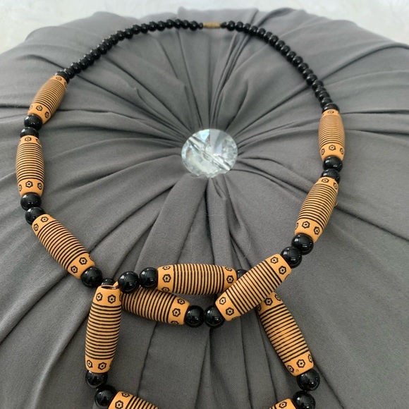 African beaded necklace and bracelet set - Picture 2 of 3